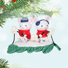 Load image into Gallery viewer, Merry Mice With Popcorn Garland
