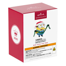 Load image into Gallery viewer, Minions Bob Trims the Tree Ornament With Sound

