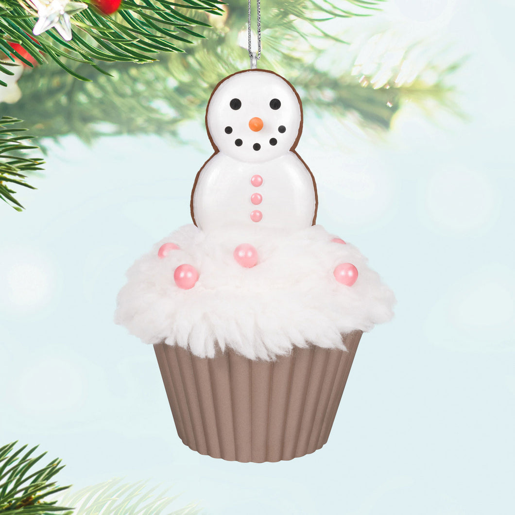 Merry Macarons - 16th in the Christmas Cupcakes series